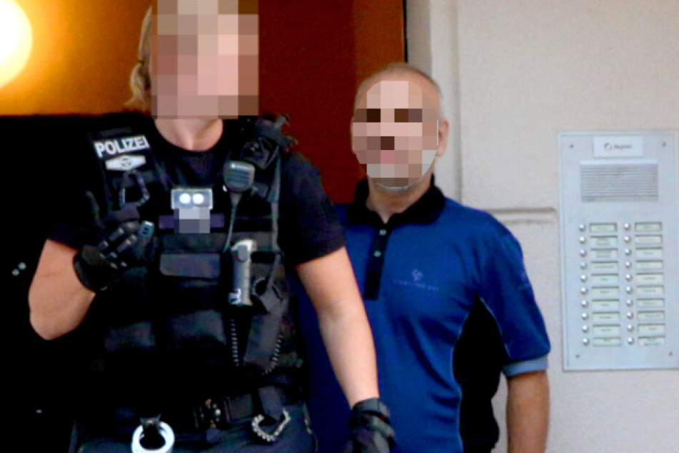 Gegen den Bewohner der durchsuchten Wohnung wird wegen Verdachts auf Brandstiftung ermittelt.