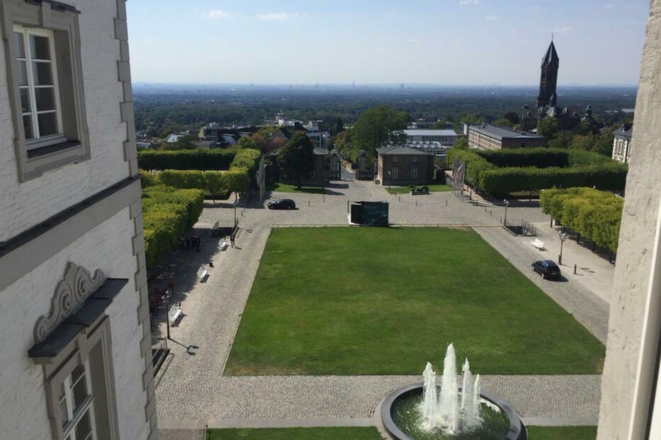 Das Bensberger Schloss bietet einen herrlichen Ausblick auf das benachbarte Köln - inklusive Domblick.