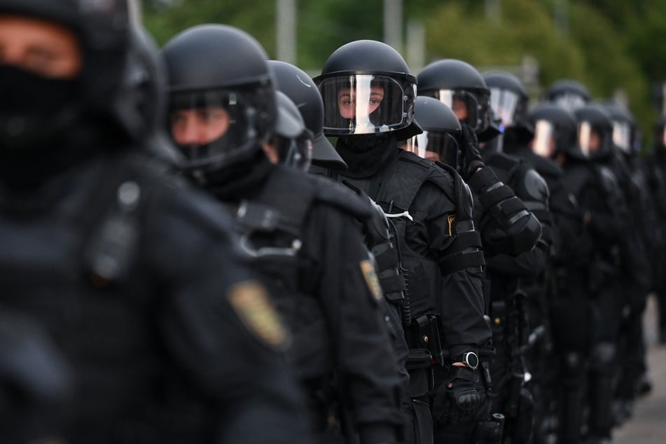 Die Koordinierungsstelle Rechtsextremismus registrierte 128 Verdachtsfälle bei der Polizei seit 2020.