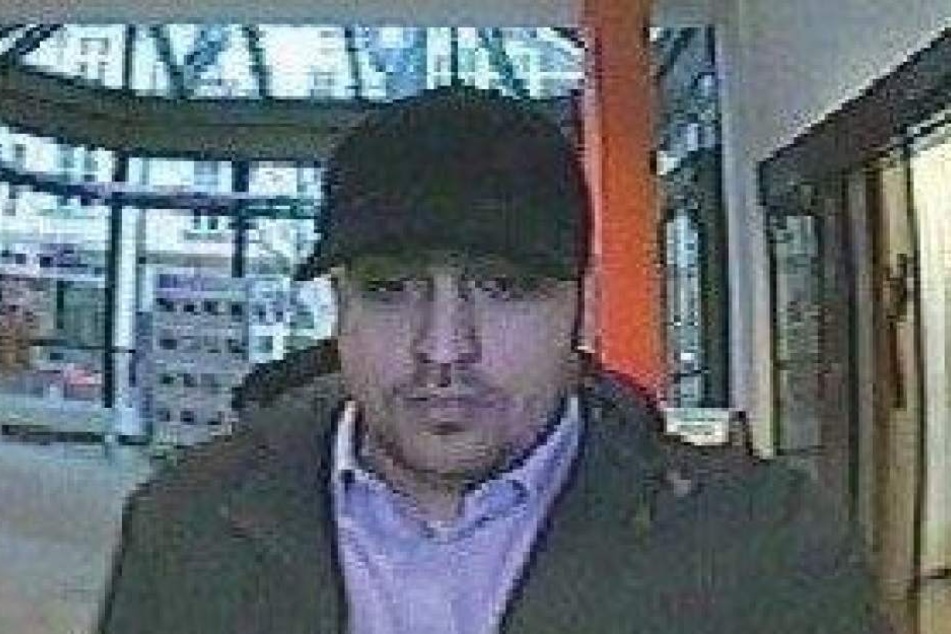 Die Bonner Polizei sucht diesen Mann.