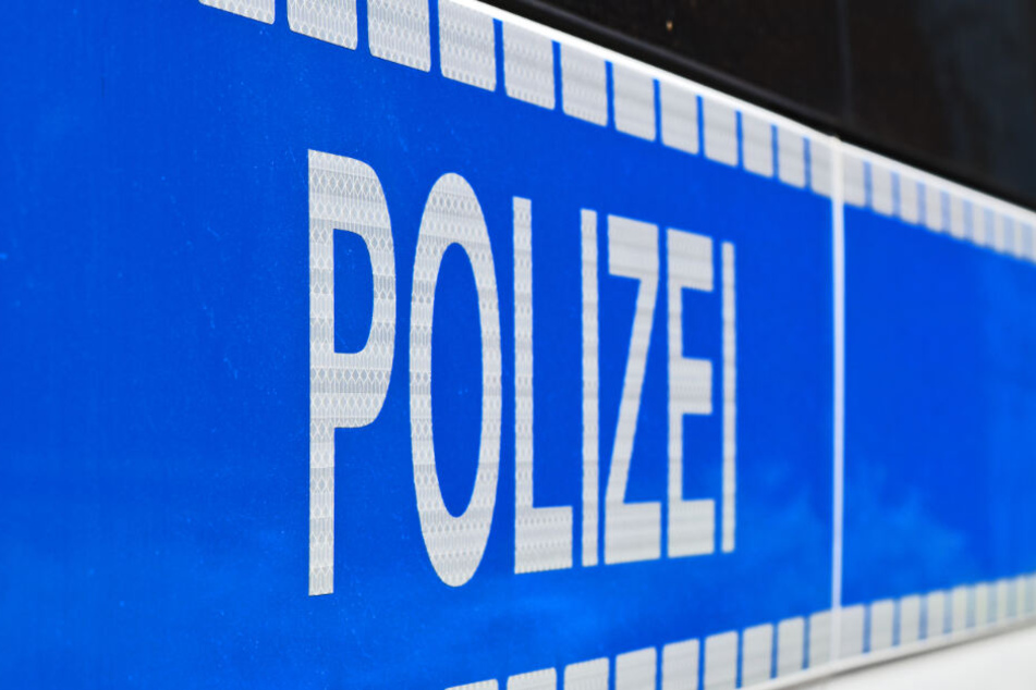 Laut Polizeiangaben soll der Mann auch versucht haben, die Kinder mit einem Fahrrad zu bewerfen. (Symbolbild)