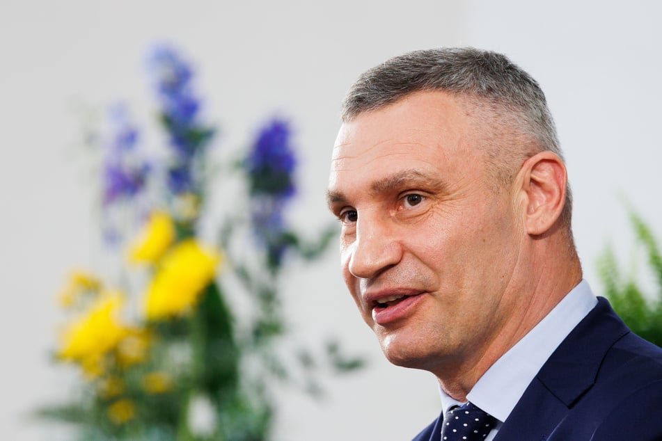 Ukrainische Kommunalvertreter wie Kiews Bürgermeister Vitali Klitschko (54) bleiben bis Kriegsende im Amt.