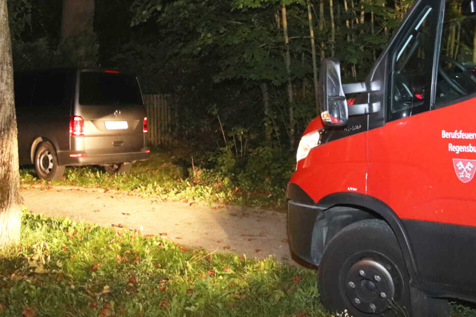 Die Feuerwehr unterstützte nach dem Fund einer Leiche die Beamten der Spurensicherung.
