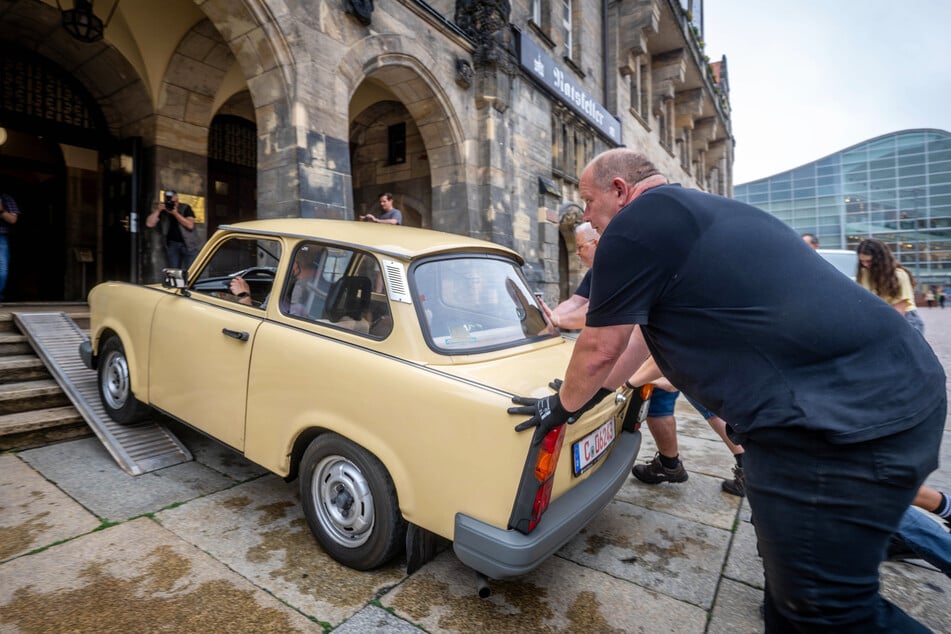 Am Dienstag zog der Trabi ins Chemnitzer Rathaus ein.