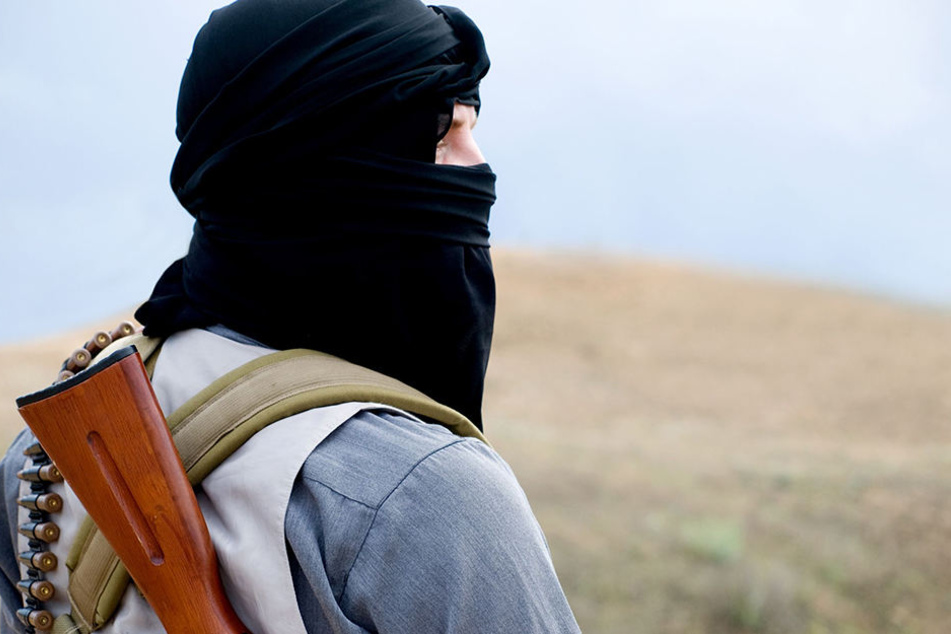 Der 23-Jährige soll Kontakt zu IS-Attentätern gehabt haben. (Symbolbild)