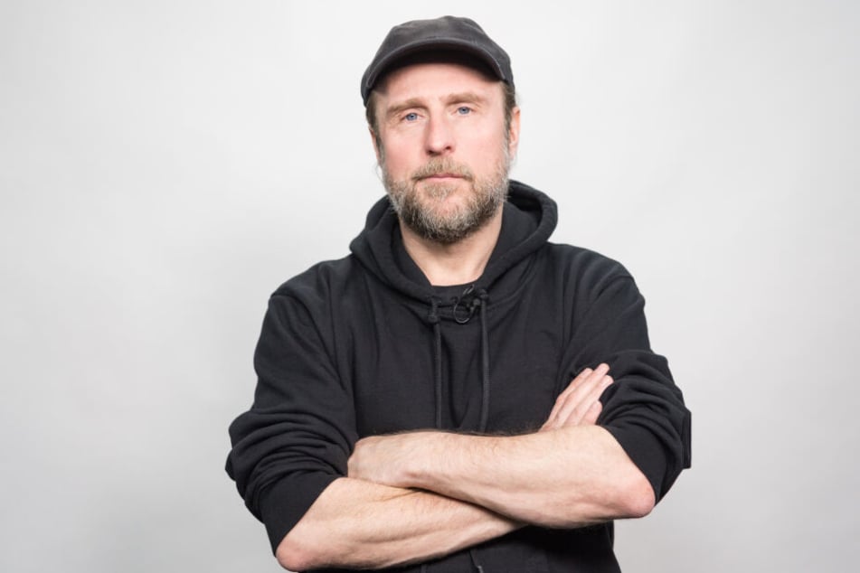 Der deutsche Schauspieler Bjarne Mädel bei einem Interview.
