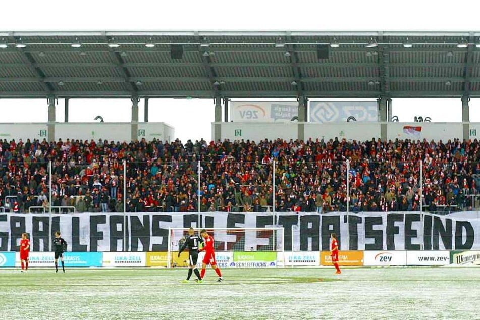In Zwickau sagten die Fans: "Fußballfans als Staatsfeind Nr. 1".