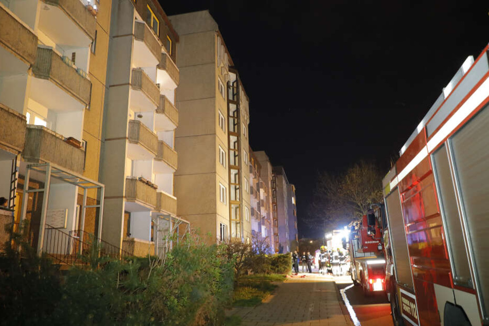 Beim Wohnhausbrand am 6. April 2019 in der Leipziger Straße wurde ein Bewohner verletzt. Die Feuerwehr konnte durch schnelles Eingreifen Schlimmeres verhindern.