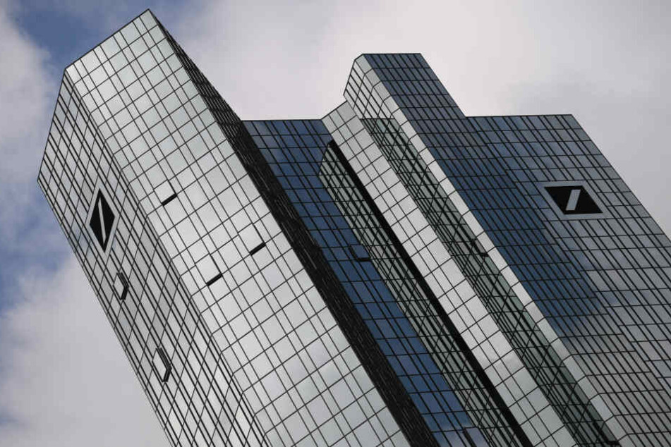Deutsche Bank Aktie Sturzt Auf Rekordtief 24
