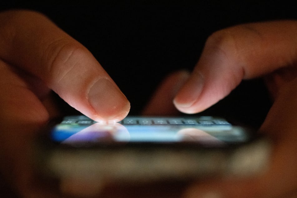 Über die Ausweis-App könnt Ihr Euch nun auch in Chemnitz ummelden. (Symbolbild)