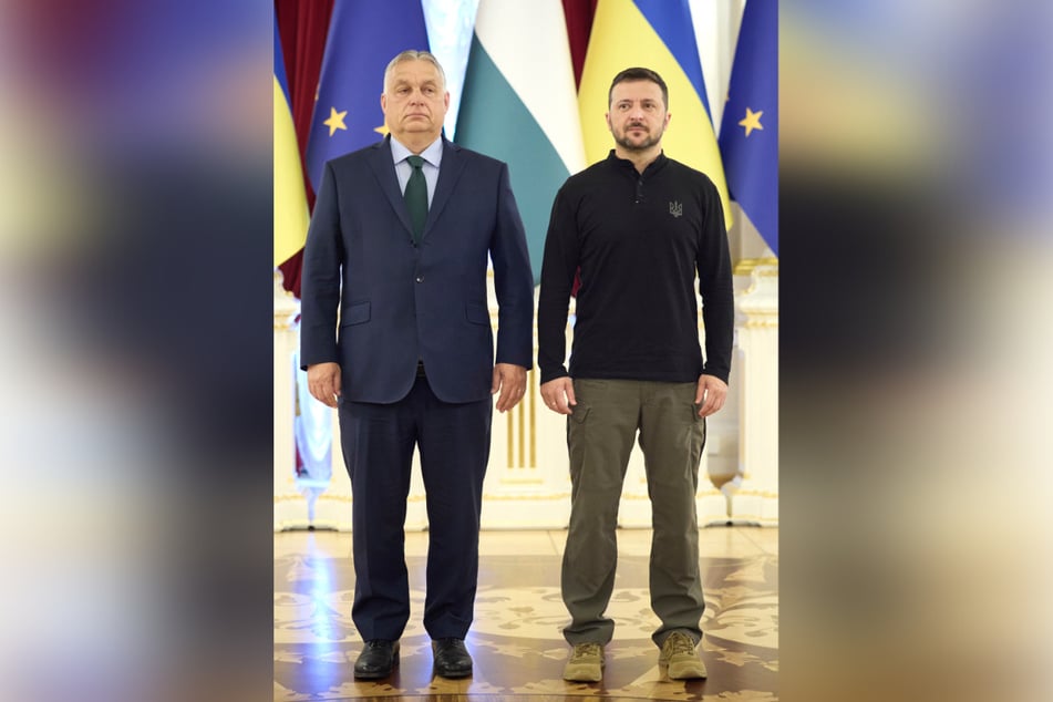 Viktor Orban (62) und Wolodymyr Selenskyj (47) auf einem gemeinsamen Foto vor einer Pressekonferenz.