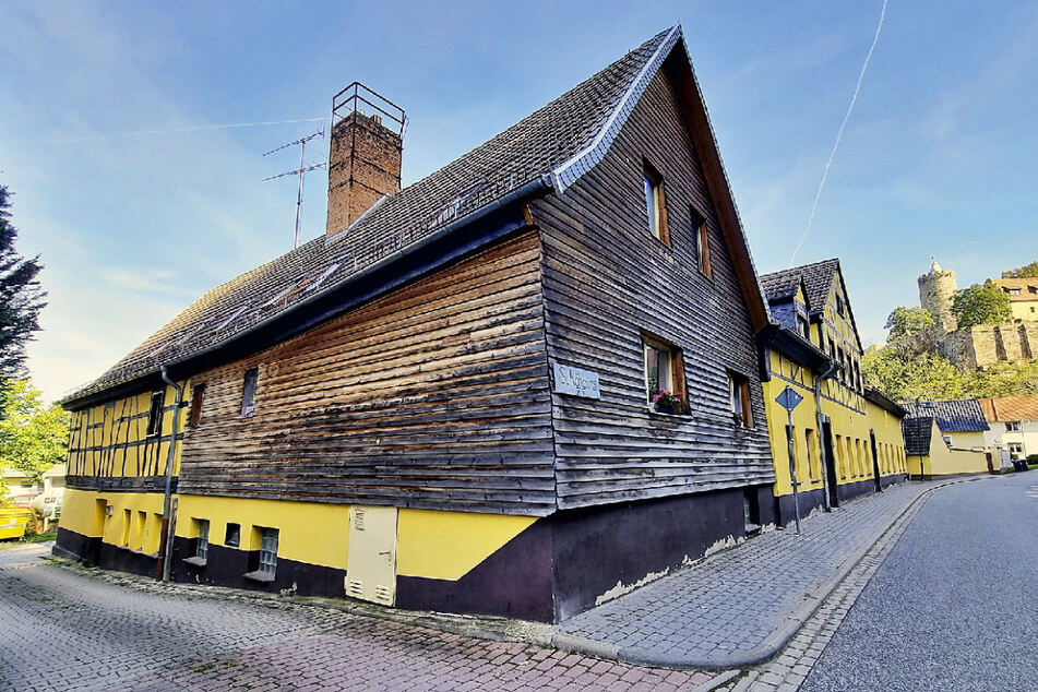 Denkmalg. ehemaliger Gasthof „Zur Quelle“ in Schönburg / Mindestgebot 215.000 Euro