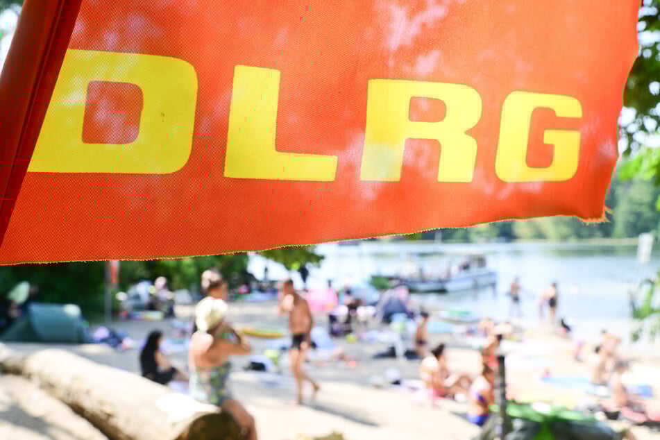 Die DLRG gilt als die größte freiwillige Wasserrettungsorganisation der Welt. (Symbolbild)