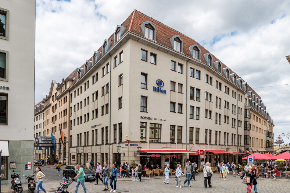 Im "Hilton" am Neumarkt steigt der Kaiser gewöhnlich ab, wenn er in Dresden nächtigt.