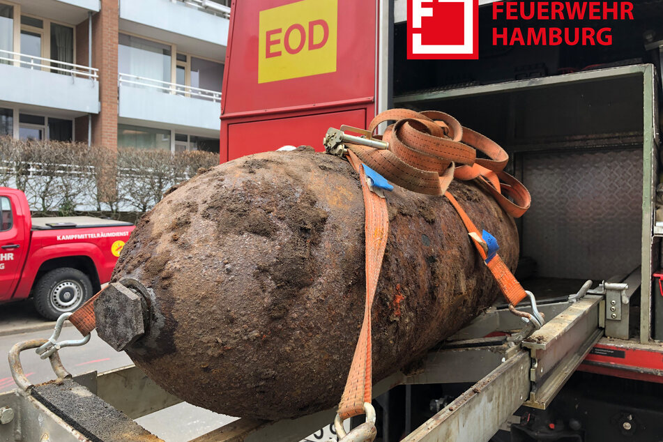 Weltkriegsbombe im Hamburger Hafen ist entschärft!