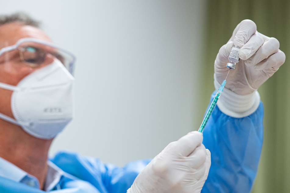 In Nordrhein-Westfalen sind bislang knapp eine Million Menschen gegen das Coronavirus geimpft worden. (Symbolbild)