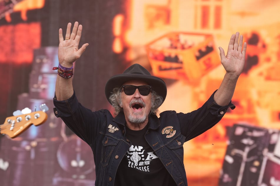BAP-Frontmann Wolfgang Niedecken (74) und seine Bandkollegen spielen regelmäßig auf den größten Bühnen Deutschlands - hier beim Wacken Open Air im Juli 2025.