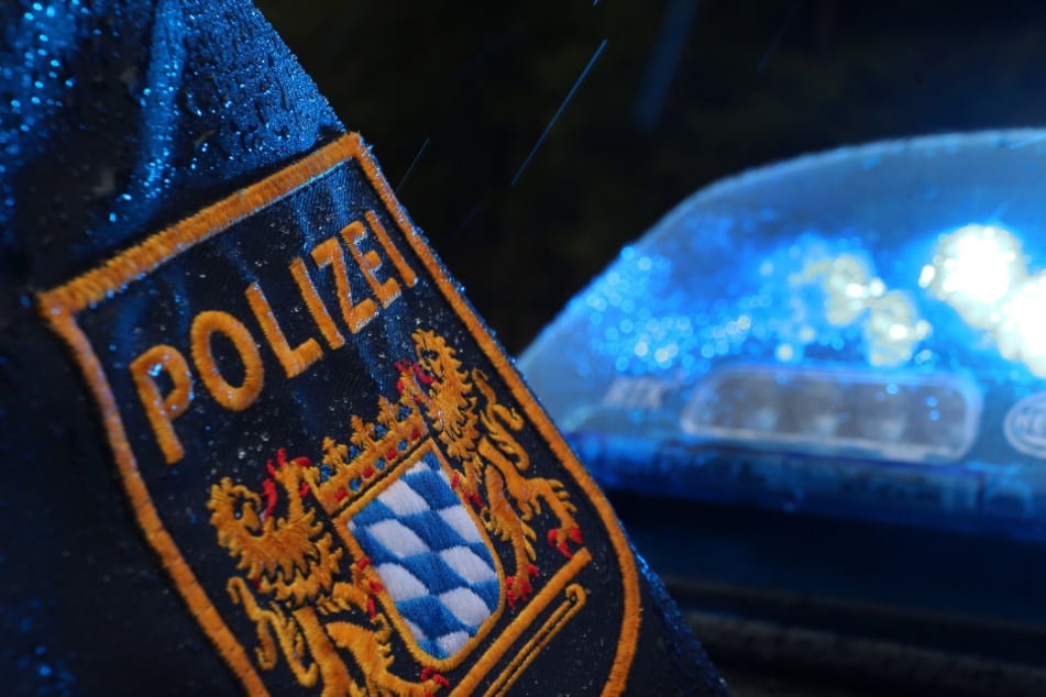 Der Polizist öffnete den Rettungskräften die Wohnungstür. (Symbolbild)