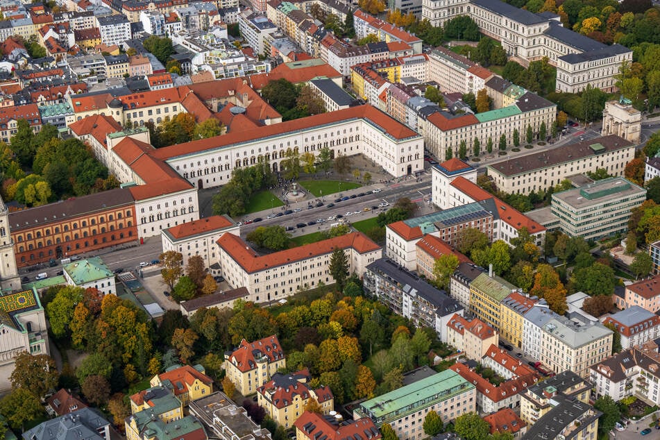 München: Dach der LMU in München mit "Free Gaza" beschmiert: Polizei ermittelt