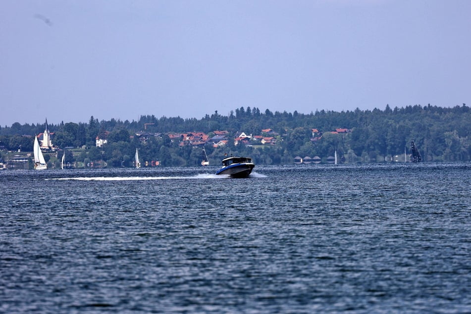 Am Chiemsee wird derzeit nach zwei Vermissten gesucht.