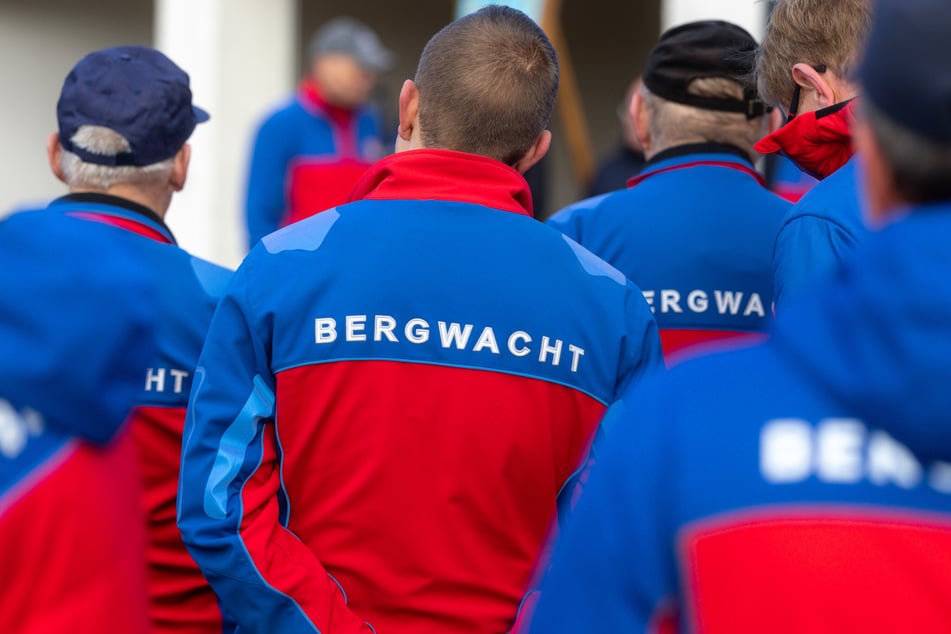 Mädchen stürzt in Bach und verletzt sich schwer: Rettung "mit erheblichem Aufwand"