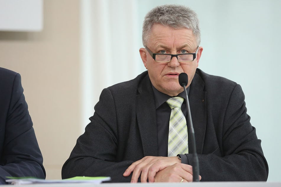 Lothar Bienst (61, CDU).