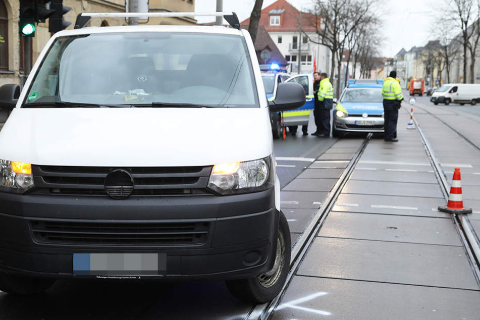 Ein Transporter erfasste nahe dem Pestalozziplatz einen Fußgänger.