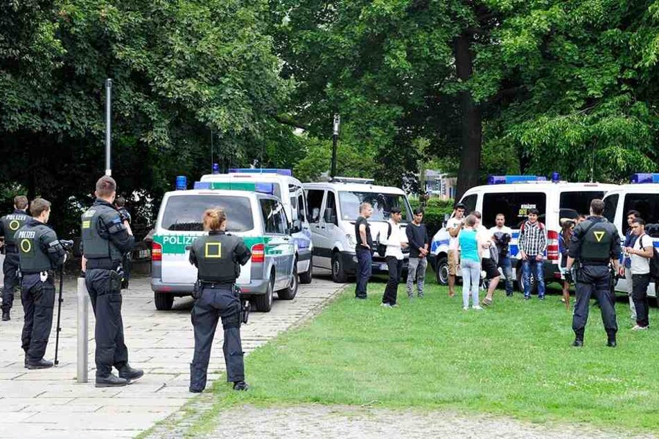 Der Kontrolldruck wurde in der City immer größer, auch im Stadthallenpark kam es zu regelmäßigen Razzien.