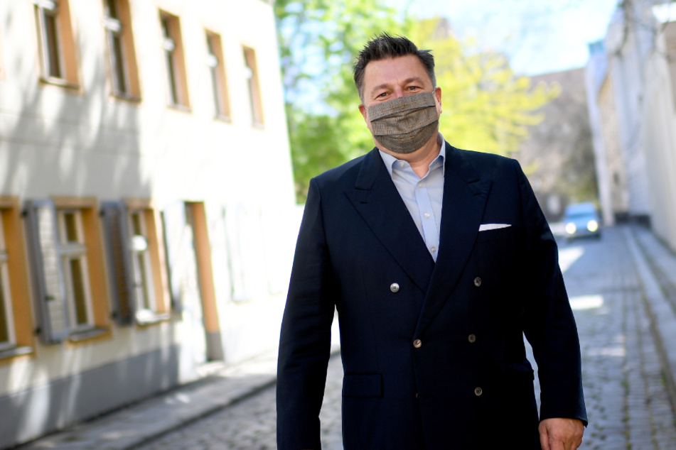 Die Politik macht's vor. Berlins Innensenator Andreas Geisel (54, SPD) mit Maske.
