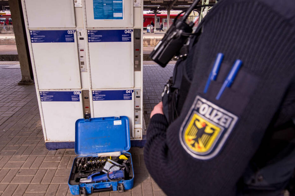 In dem Schließfach wurde ein Koffer mit Werkzeug gefunden.