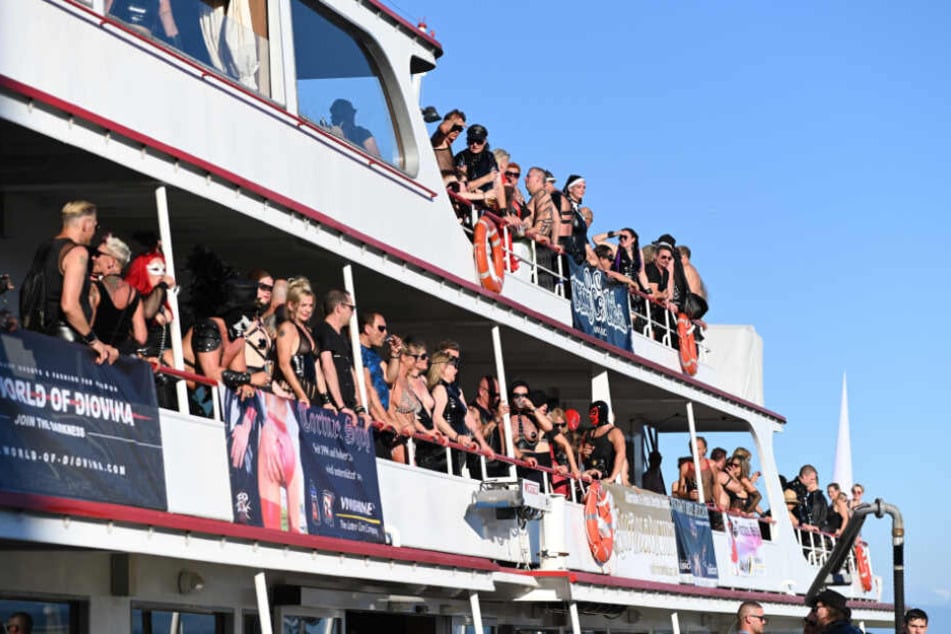 Das Tanzschiff "Torture Ship" besuchen jedes Jahr zahlreiche Fans etwa aus der Fetisch- oder Swinger-Szene.