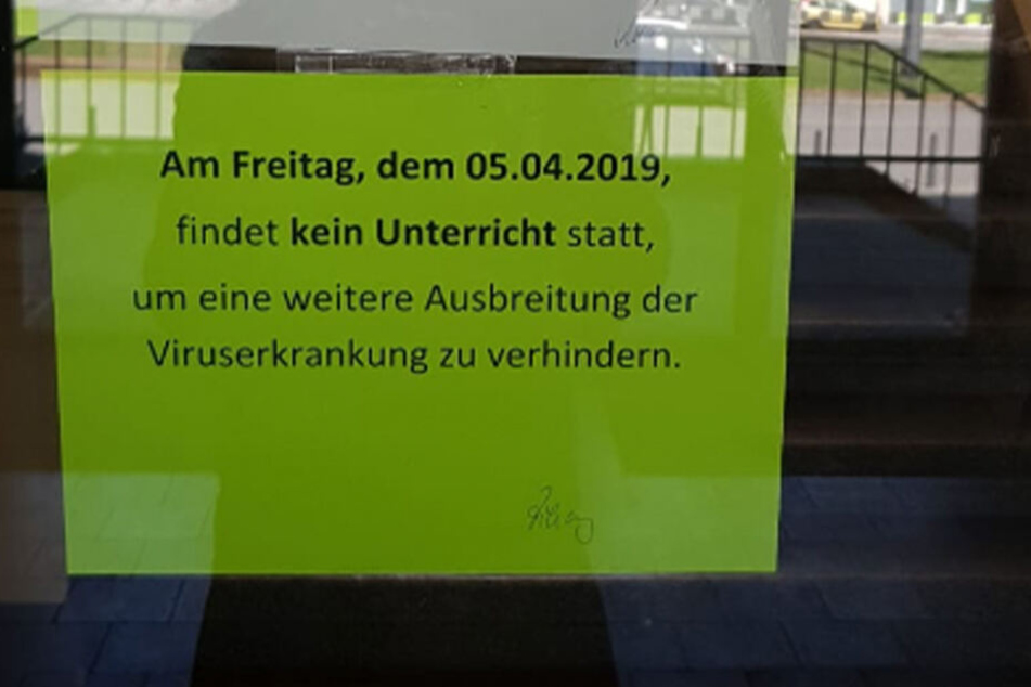 Mit diesem Zettel informierte die Schule, dass am Freitag kein Unterricht stattfindet.
