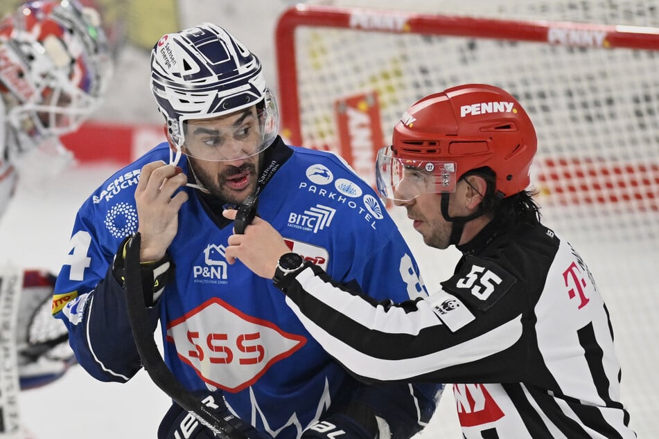 Die Schiedsrichter standen am Freitagabend gegen Nürnberg - wie schon im Dezember - erneut im Mittelpunkt.