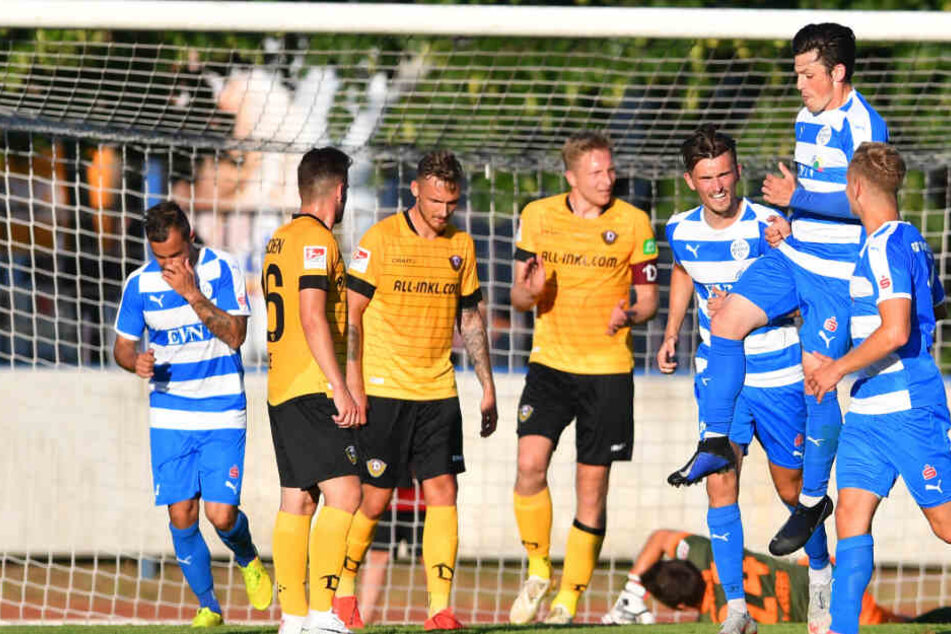 Betretene Testspiel-Mienen bei Dynamo. Soeben hat der Nordhäuser Lucas Stauffer zum 3:2-Endstand getroffen.