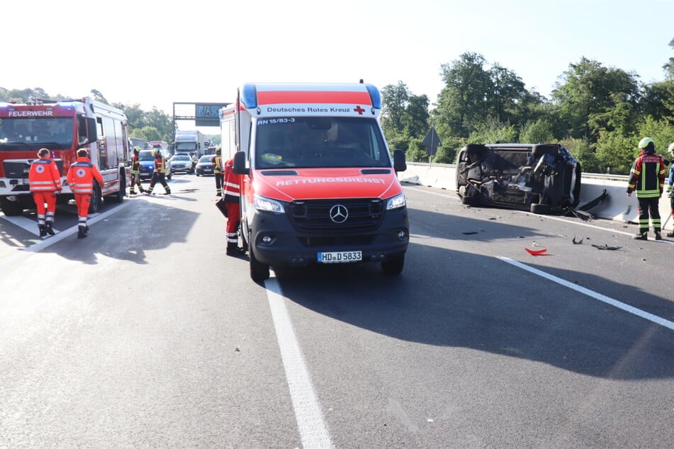 Die Fahrbahn musste zeitweise vollgesperrt werden. Es kam zu Stau.