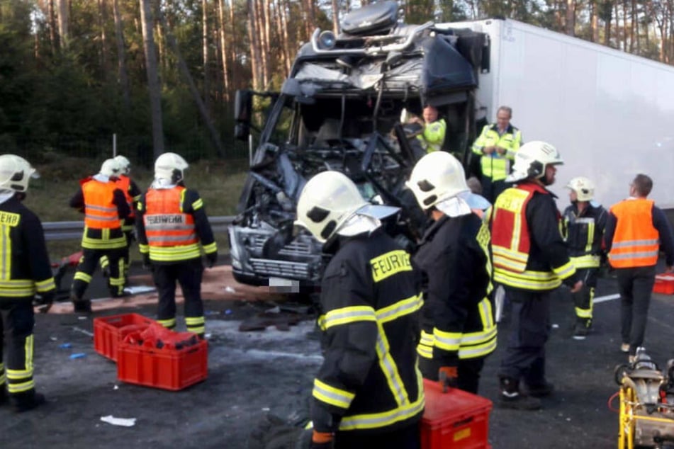 Feuerwehrleute am Unfallort.