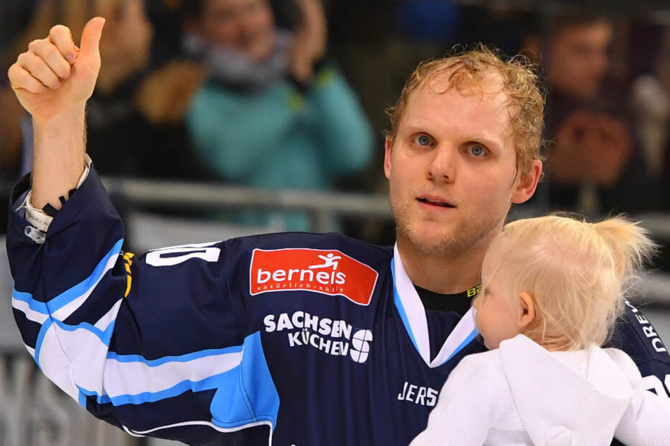 Mario Lamoureux drehte mit seiner Tochter nach dem Sieg eine Ehrenrunde.