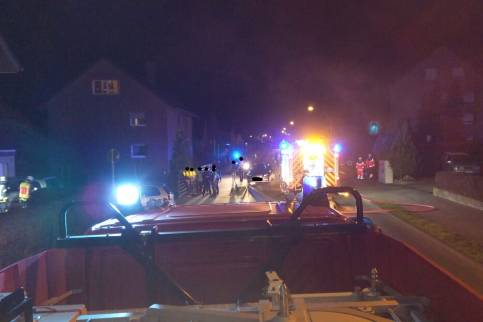 Zahlreiche Einsatzkräfte rückten in der Triftenstraße an.