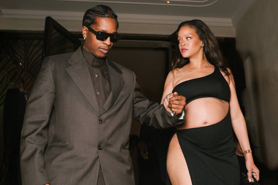 Rihanna and A$AP Rocky (l.) had another stylish date night where the pop star flaunted her growing bump.