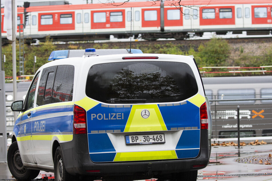 Am Dienstagnachmittag erwischte ein Kontrolleur (39) der Deutschen Bahn ein junges Paar (20, 23) ohne Fahrkarten in einem Regionalzug. Die beiden flippten daraufhin völlig aus (Archivbild).