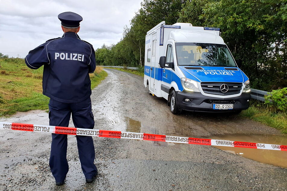 An der B174 bei Gornau fanden Zeugen die ersten Leichenteile. Bei Weißbach wurde der restliche Körper gefunden. Jetzt hat die Polizei die Identität des Toten aus Chemnitz geklärt.