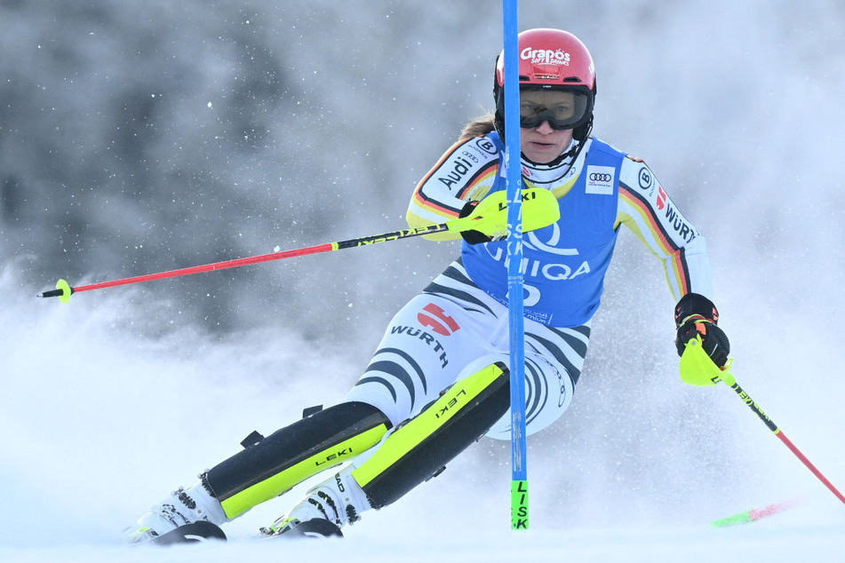 Die deutsche Skirennfahrerin Lena Dürr (31) hat sich im tschechischen Spindlermühle ihren ersten Weltcupsieg erkämpft.