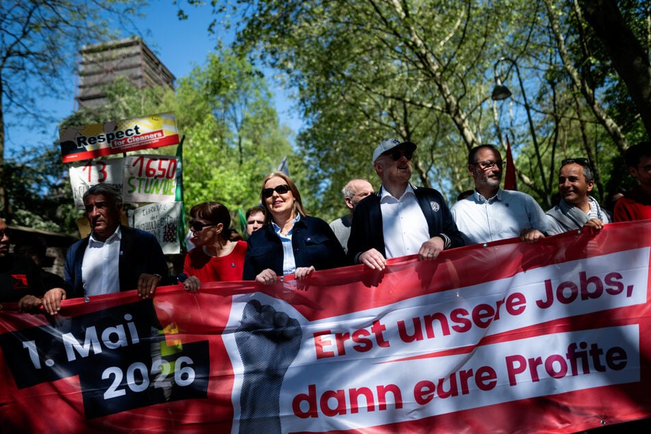 Hundertausende Arbeitnehmer sind am Freitag unter dem Motto "Erst unsere Jobs, dann eure Profite" in NRW auf die Straße gegangen.