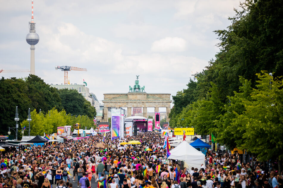Bereits im vergangenen Jahr liefen Hunderttausende Teilnehmer beim Christopher Street Day in Berlin mit.