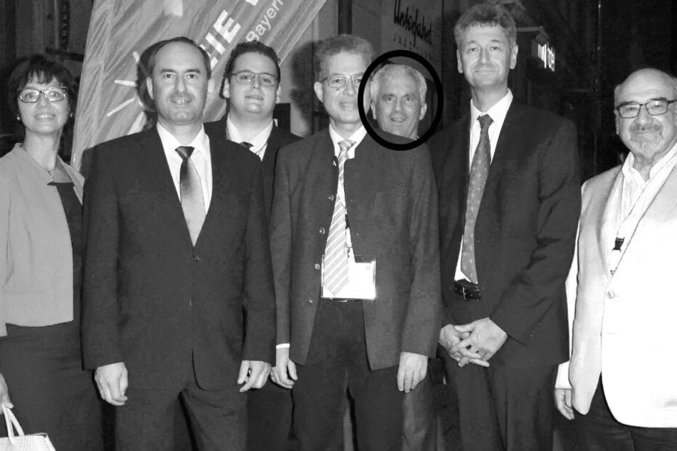 Michael Leonard (5.v.l.) ist im Alter von 57 Jahren einem Herzversagen erlegen.