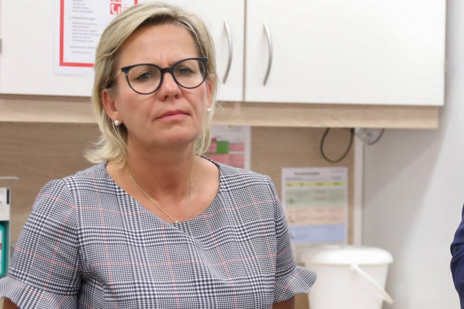 Ministerin Barbara Klepsch (54, CDU) räumte ein, dass der Austausch schon länger geplant war.