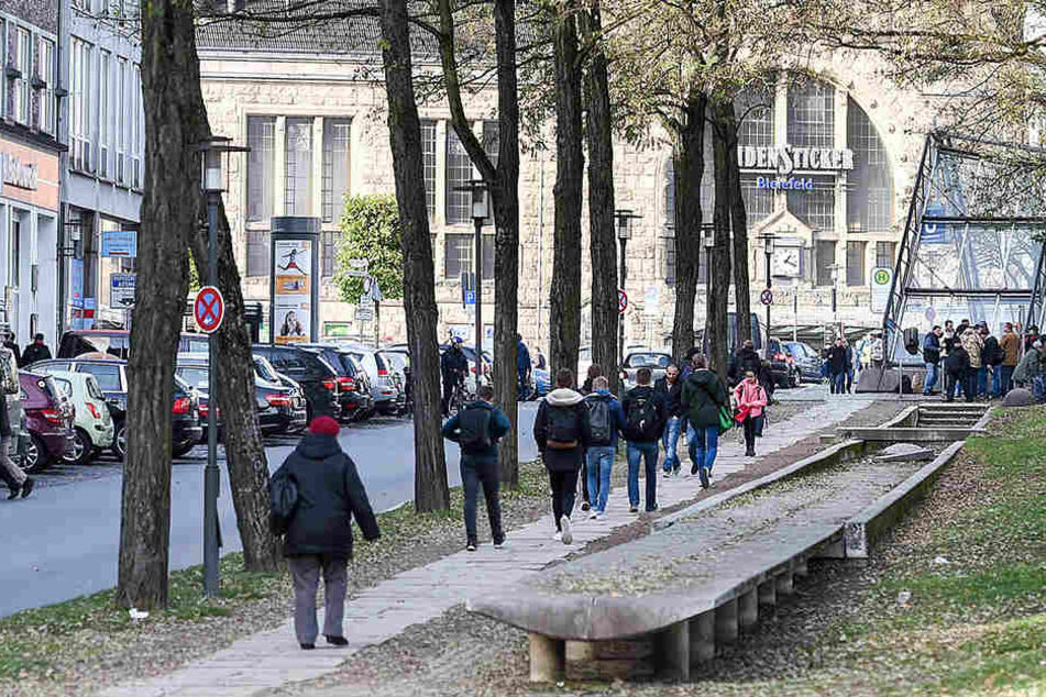 Der Weg soll von 4,50 Meter auf breite neun Meter ausgeweitet werden.