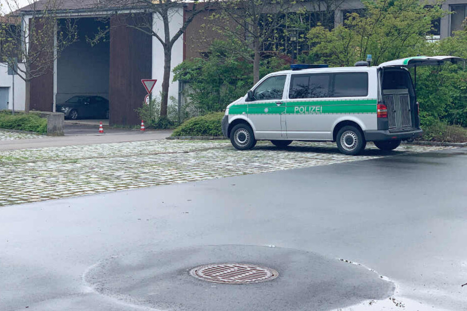 Die Polizei hat am Freitag das Landratsamt in Cham komplett evakuiert.