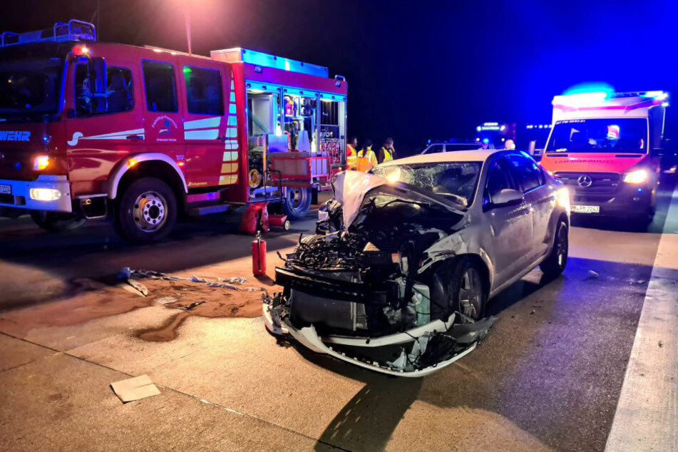 Am späten Sonntagabend hat sich auf der A9 zwischen Brück und Niemegk ein schwerer Verkehrsunfall ereignet, bei dem zwei Menschen schwer verletzt wurden.