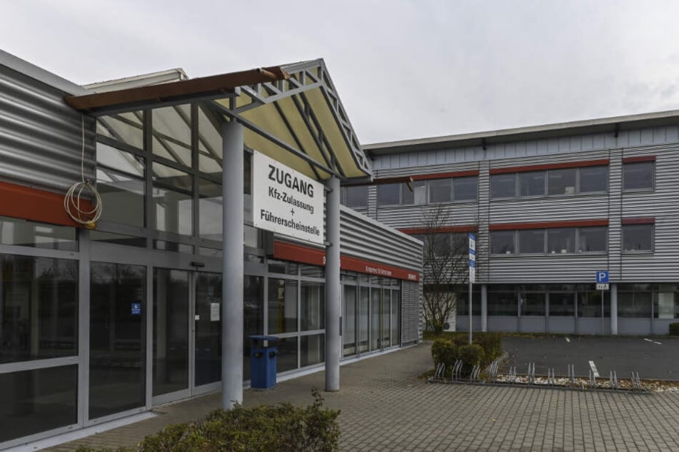 Die Zulassungstelle an der Hauboldstraße macht eine Woche lang dicht.